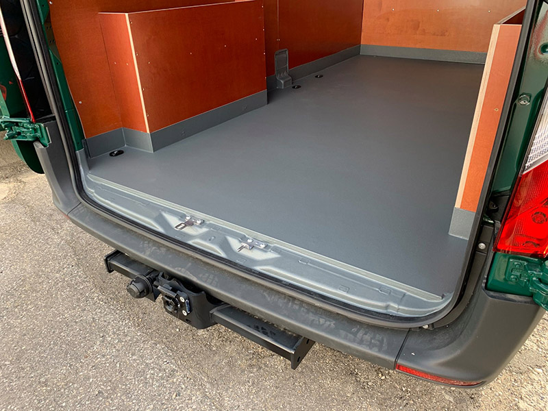 Защита пола фургона покрытием Line-X