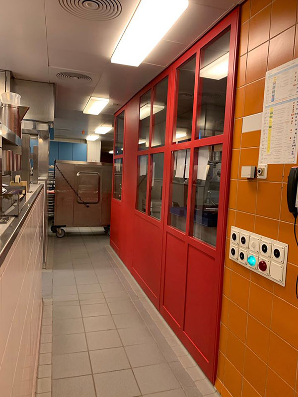 Защита покрытием Line-X межкомнатных перегородок в столовой больницы