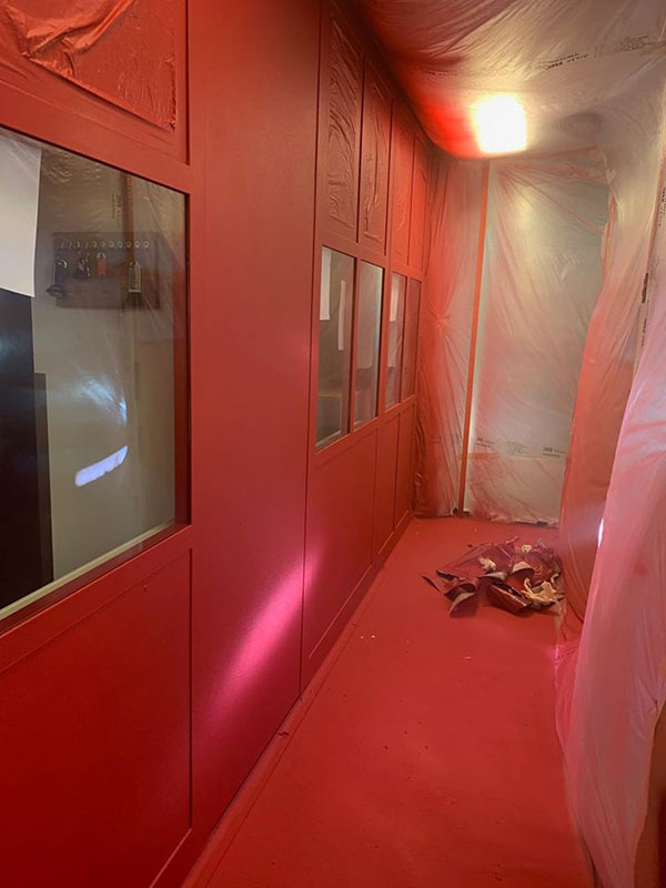 Защита покрытием Line-X межкомнатных перегородок в столовой больницы