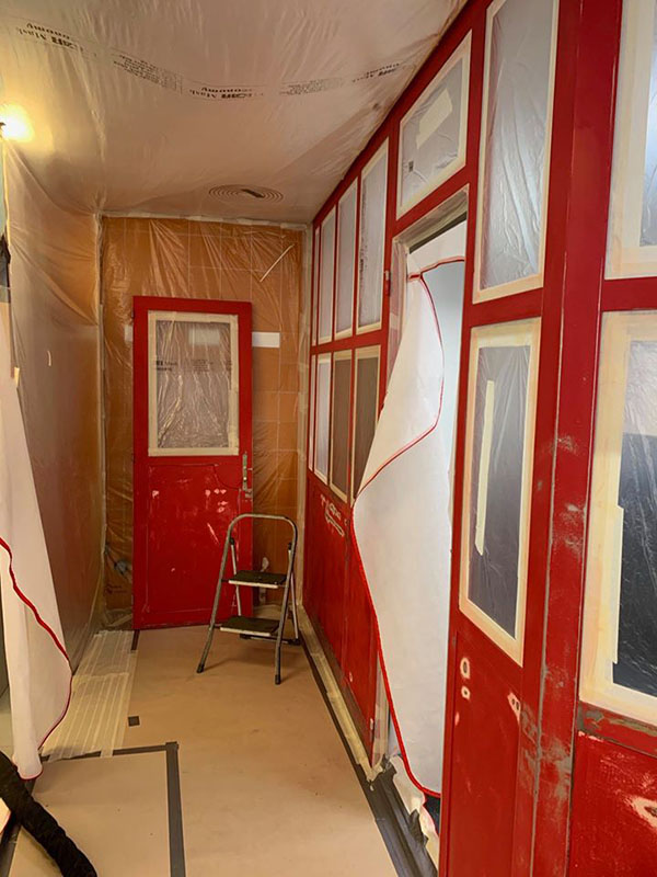 Защита покрытием Line-X межкомнатных перегородок в столовой больницы