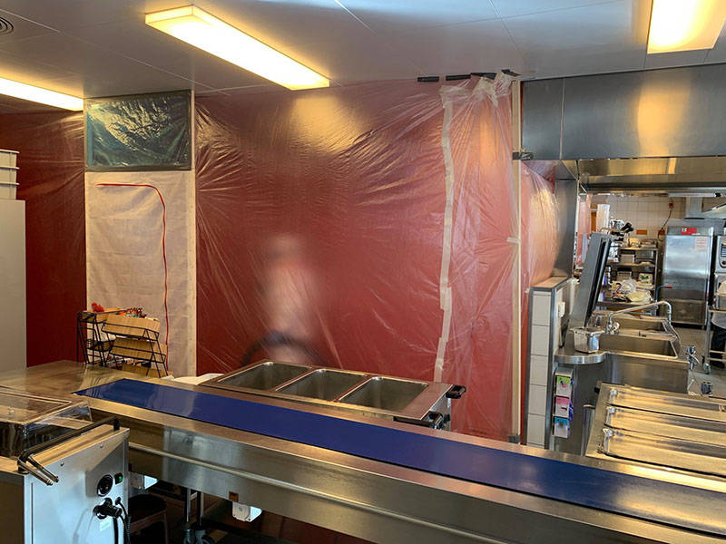 Защита покрытием Line-X межкомнатных перегородок в столовой больницы