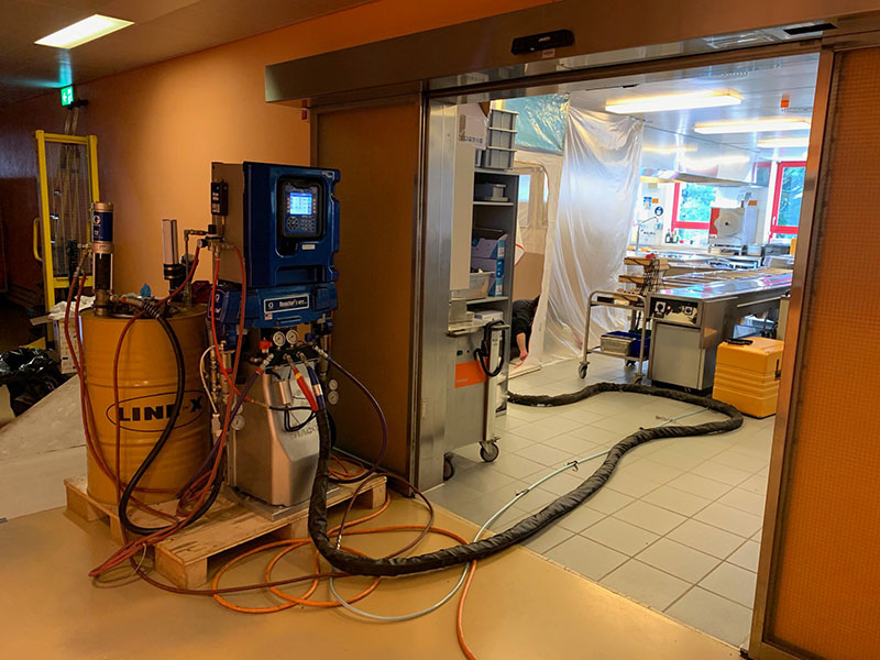 Защита покрытием Line-X межкомнатных перегородок в столовой больницы