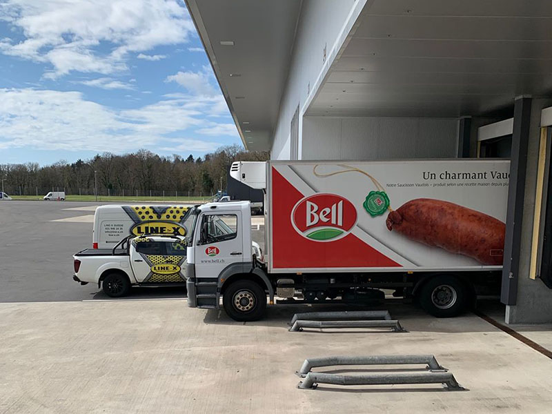 Защита покрытием Line-X порога перед промышленным холодильником