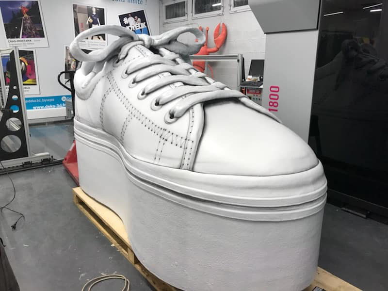 Защита объемных 3D-фигур для наружной рекламы покрытием Line-X