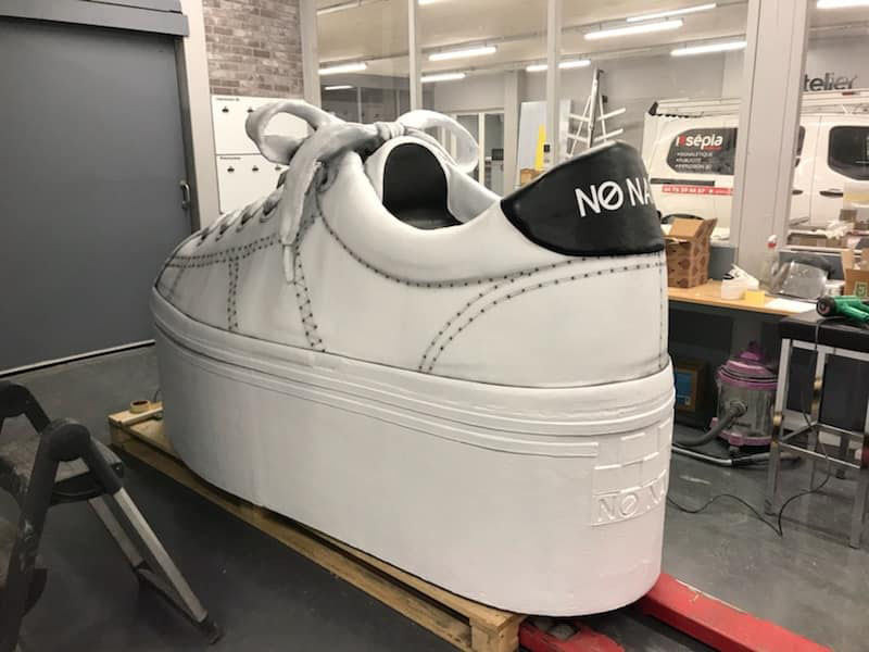 Защита объемных 3D-фигур для наружной рекламы покрытием Line-X