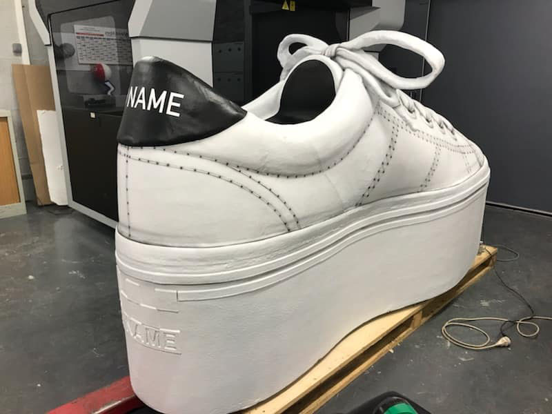 Защита объемных 3D-фигур для наружной рекламы покрытием Line-X