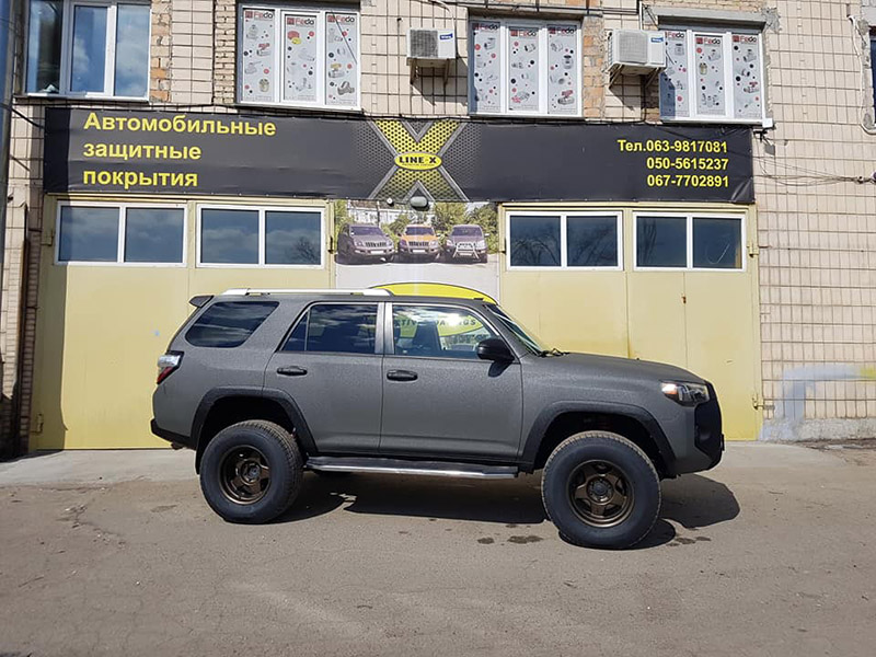 Покраска внедорожника Toyota 4runner защитным покрытием Line-X