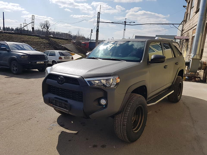 Покраска внедорожника Toyota 4runner защитным покрытием Line-X