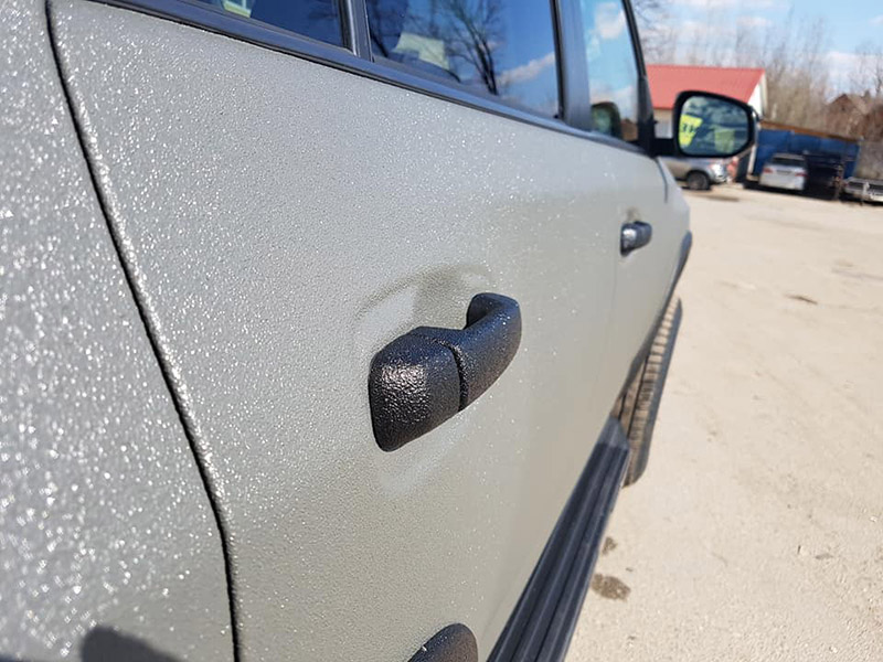 Покраска внедорожника Toyota 4runner защитным покрытием Line-X