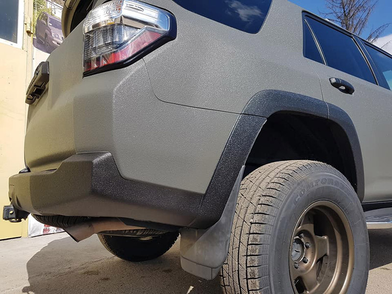 Покраска внедорожника Toyota 4runner защитным покрытием Line-X