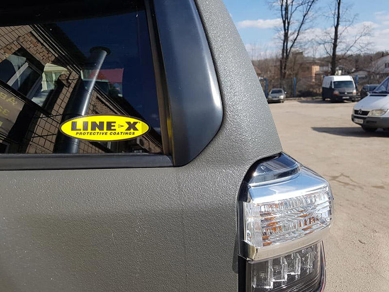 Покраска внедорожника Toyota 4runner защитным покрытием Line-X
