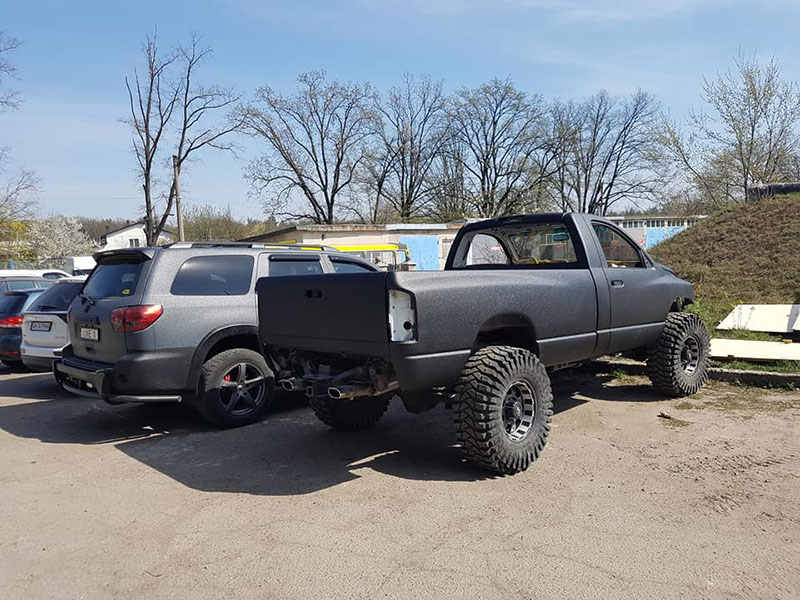 Dodge RAM 2500 переходит на темную сторону с защитным покрытием Line-X