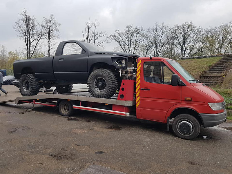 Dodge RAM 2500 переходит на темную сторону с защитным покрытием Line-X