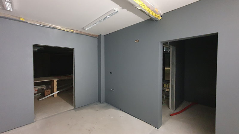 Защита стен помещений покрытием Line-X