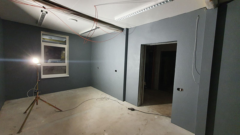 Защита стен помещений покрытием Line-X