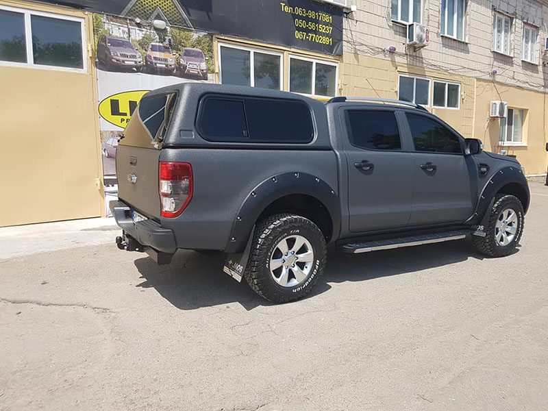 наша первая посткарантинная работа по покраске кузова нового Ford Ranger в Line-X.