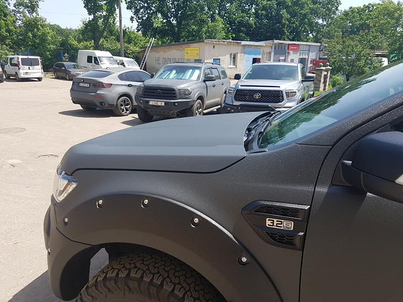 наша первая посткарантинная работа по покраске кузова нового Ford Ranger в Line-X.