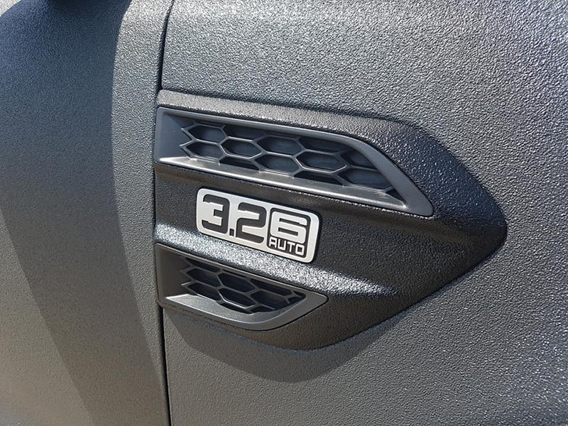 наша первая посткарантинная работа по покраске кузова нового Ford Ranger в Line-X.