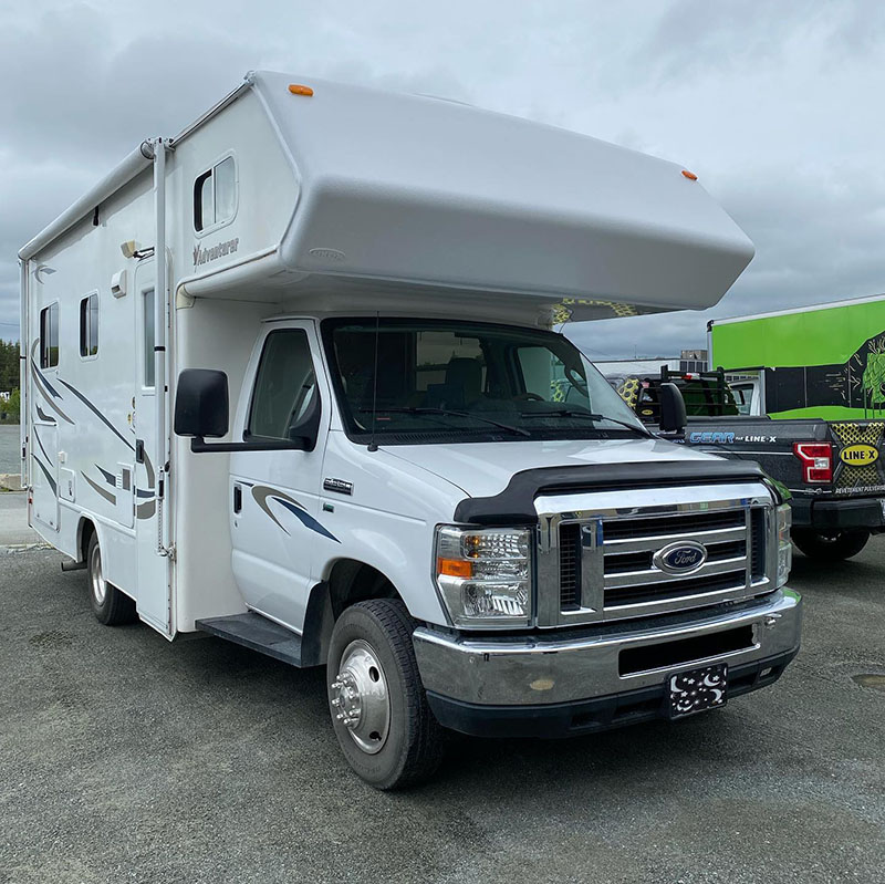 Гидроизоляция крыши фургона защитным покрытием Line-X