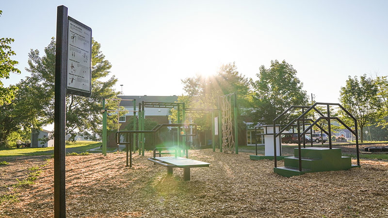 Защита оборудования для спортивных площадок полимерным покрытием Line-X