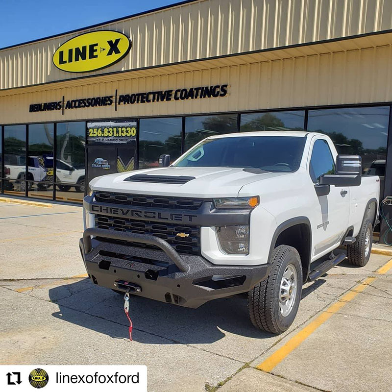 Chevrolet Silverado 2500 – бампер и антигравийная юбка из Line-X