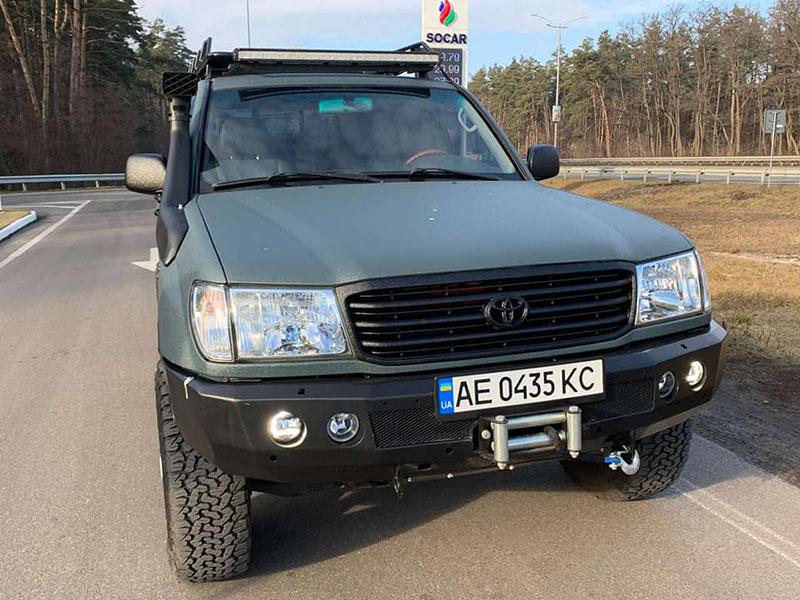 Тюнинг Toyota Land Cruiser 100 и защита кузова покрытием Line-X