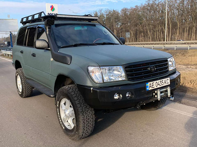 Тюнинг Toyota Land Cruiser 100 и защита кузова покрытием Line-X