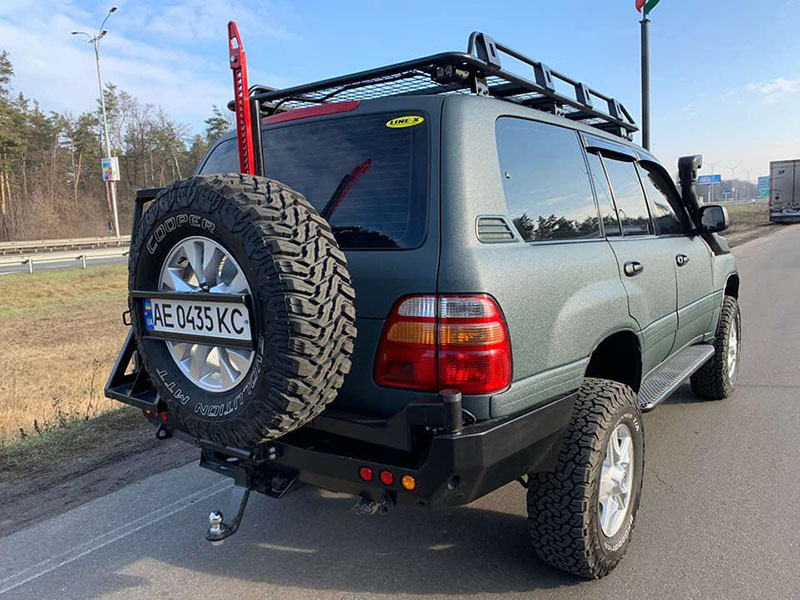 Тюнинг Toyota Land Cruiser 100 и защита кузова покрытием Line-X