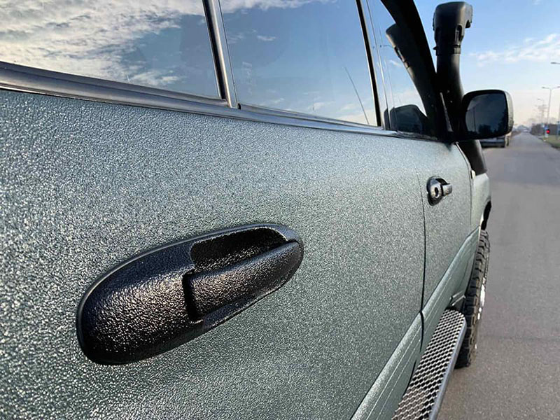 Тюнинг Toyota Land Cruiser 100 и защита кузова покрытием Line-X