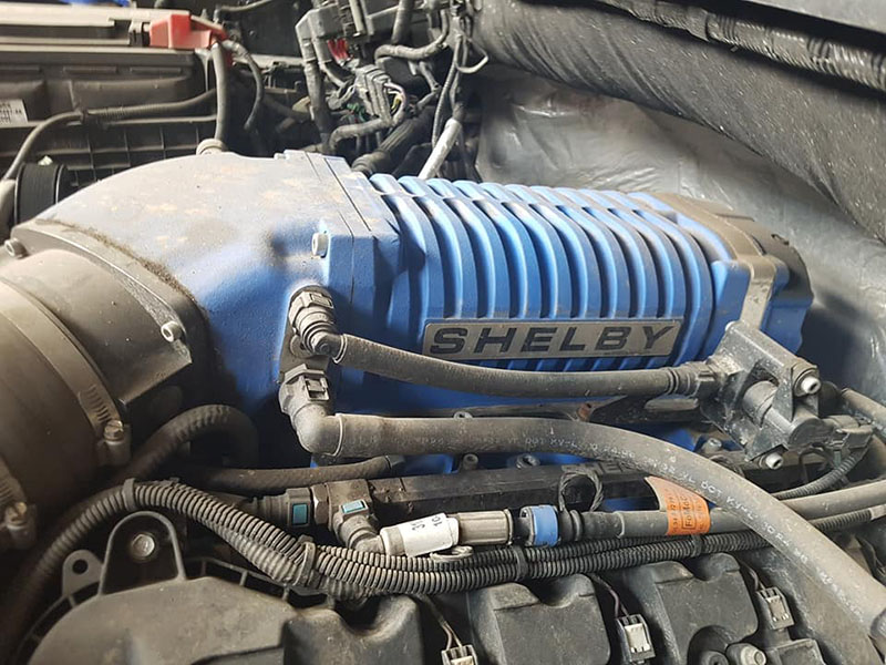 Мелкий ремонт защитного покрытия Line-X на мощном Ford Shelby