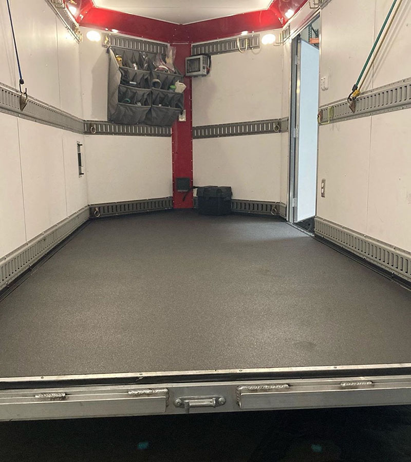 Защита фургона по перевозке грузов покрытием Line-X