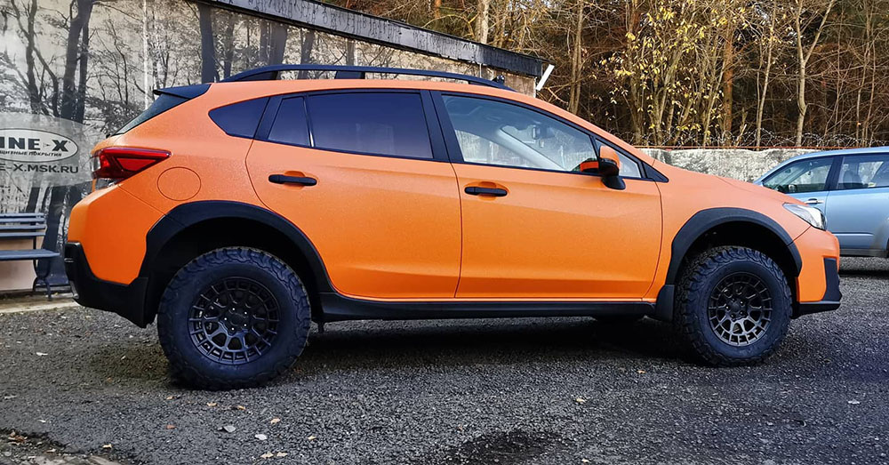Осенний Subaru XV в защитном покрытие Line-X