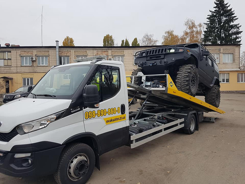 Красавица и «чудовище» HUMMER H2 в Line-X и Корвет 