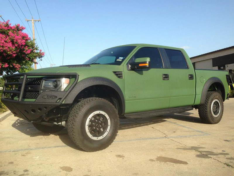 Line-X препятствует потускнению краски