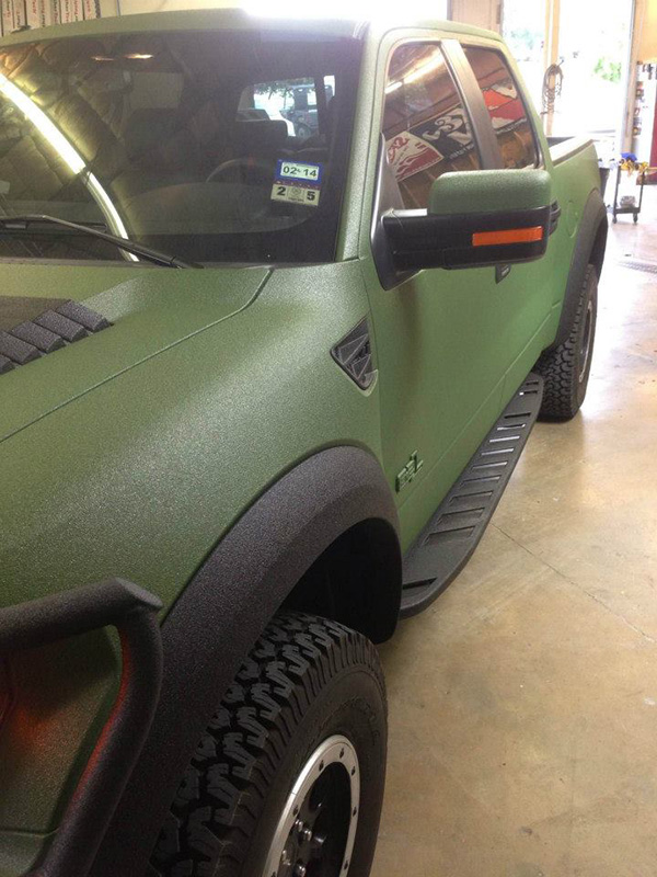 Line-X препятствует потускнению краски