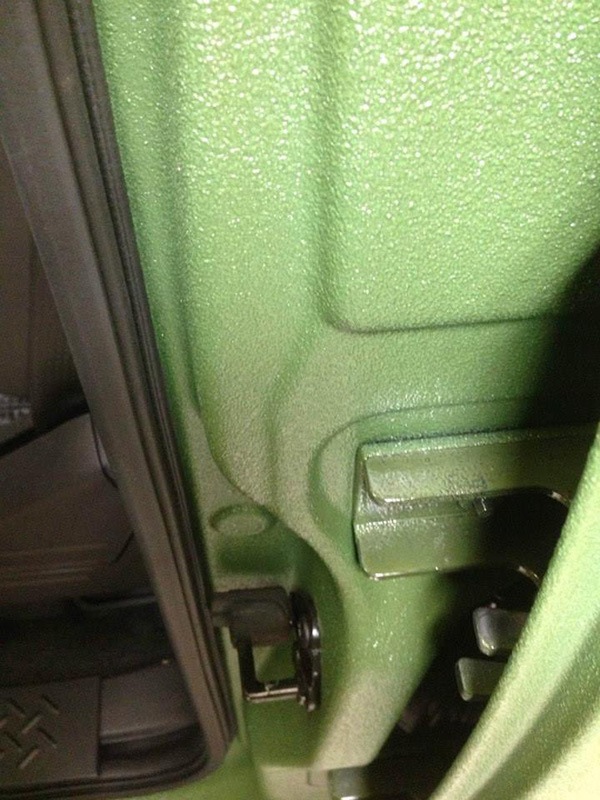 Line-X препятствует потускнению краски