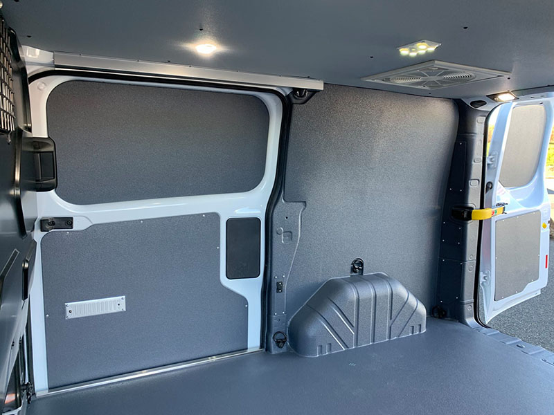 Защита грузового отделения фургона покрытием Line-X