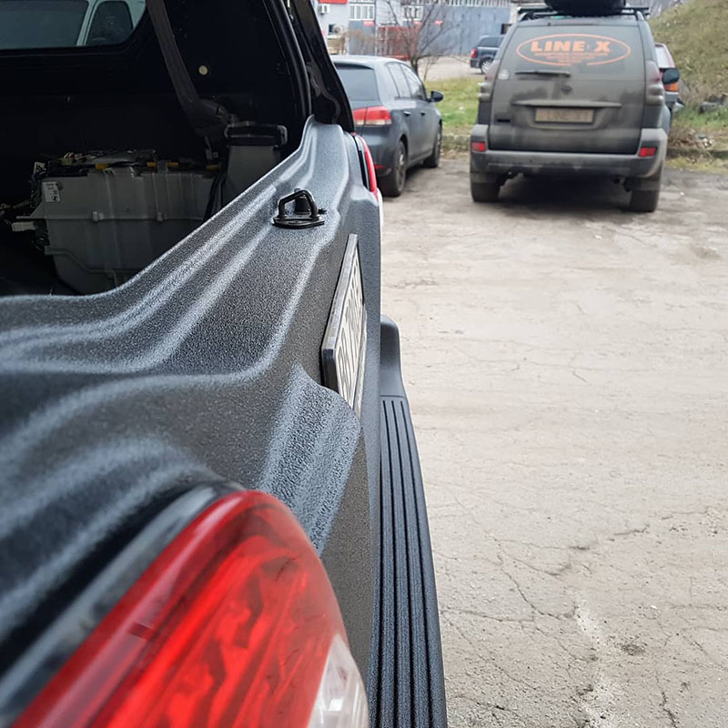 Toyota Land Cruiser 100 – актуальна как никогда, особенно в Line-X