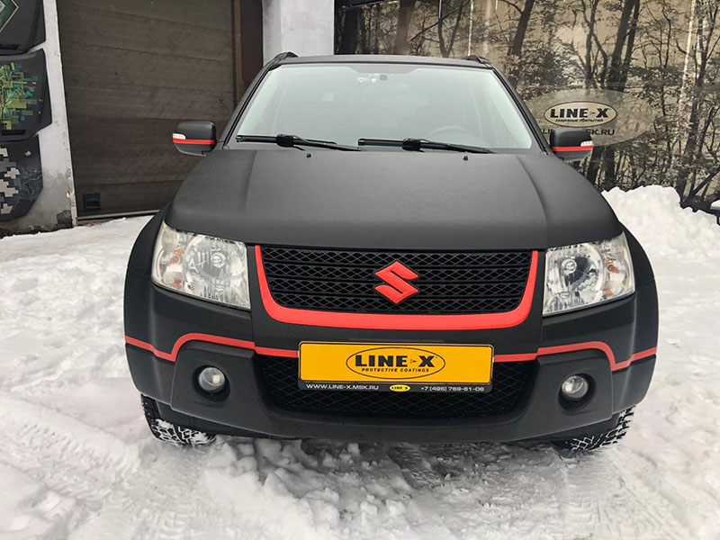 Suzuki Vitara в защитной полимерной броне Line-X красно-черного цвета
