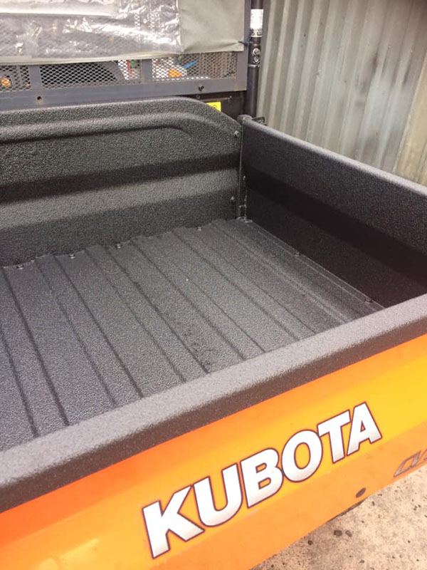 Защита багажных отделений квадроциклов от повреждения и коррозии покрытием Line-X