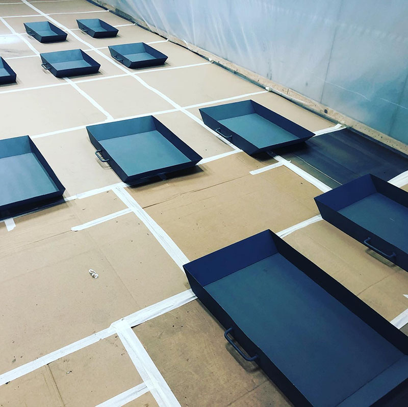 Line-X — это универсальное защитное покрытие, которое можно использовать в промышленности, сельском хозяйстве, складской индустрии, строительстве, рекламной деятельности, авиации и даже в спорте.