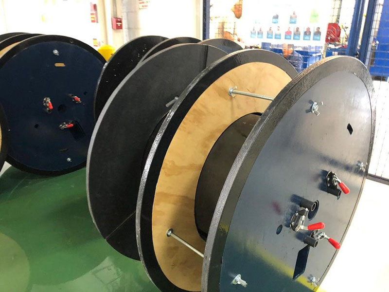 Line-X — это универсальное защитное покрытие, которое можно использовать в промышленности, сельском хозяйстве, складской индустрии, строительстве, рекламной деятельности, авиации и даже в спорте.