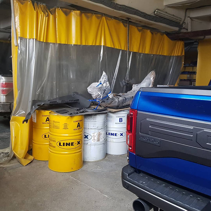 Одновременно под покраску в Line-X два Ford F150