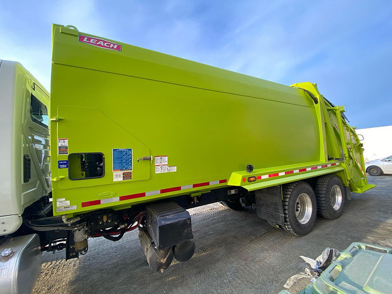 Защита кузова мусоровоза от механических повреждений покрытием Line-X