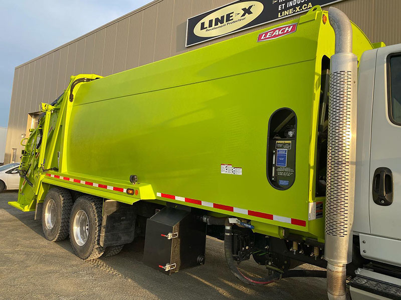 Защита кузова мусоровоза от механических повреждений покрытием Line-X