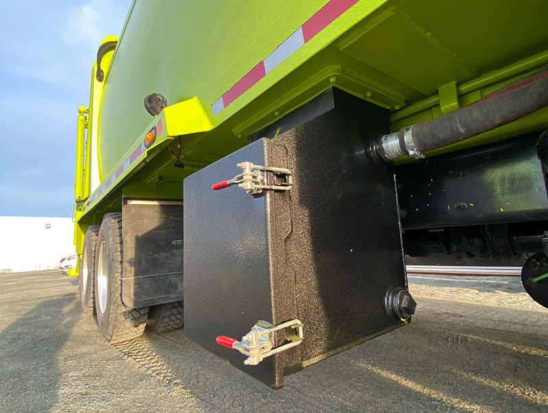 Защита кузова мусоровоза от механических повреждений покрытием Line-X