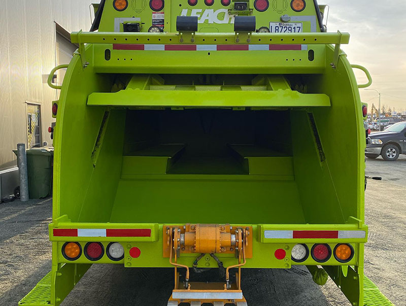 Защита кузова мусоровоза от механических повреждений покрытием Line-X