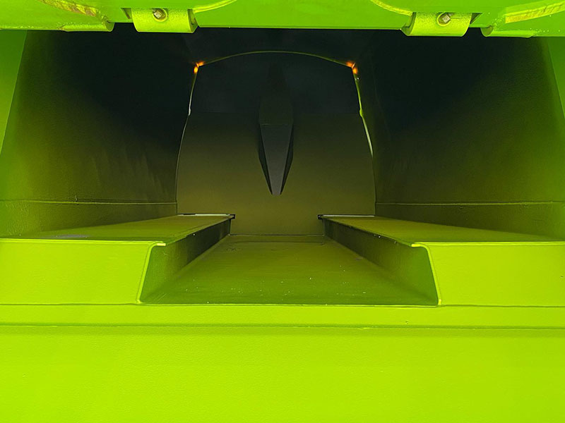 Защита кузова мусоровоза от механических повреждений покрытием Line-X