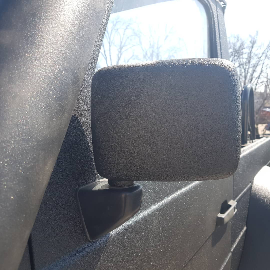 Подготовка внедорожника Mercedes-Benz G к офф-роуд соревнованиям, окраска в Line-X