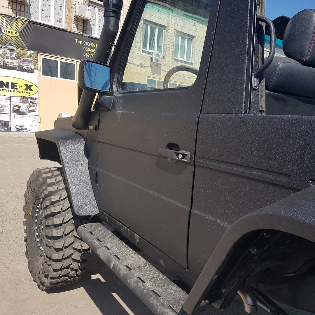 Подготовка внедорожника Mercedes-Benz G к офф-роуд соревнованиям, окраска в Line-X